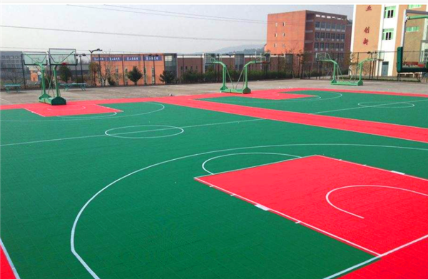 籃球場地板就得選擇懸浮式拼裝地板！