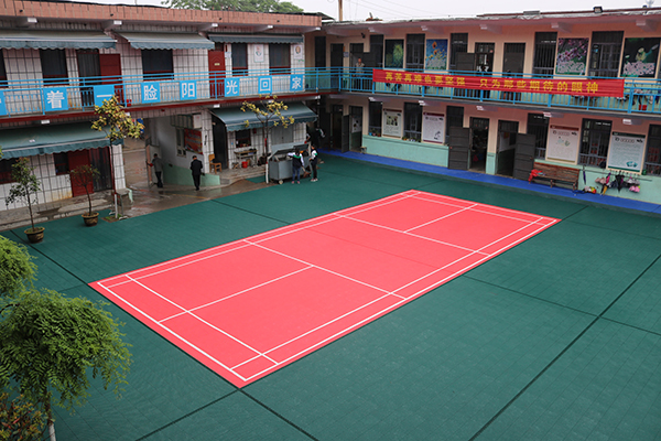 懸浮拼裝地板會(huì)褪色嗎？