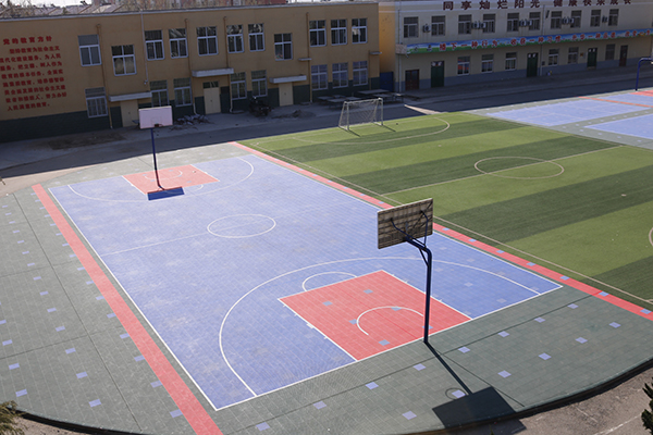 懸浮拼裝地板為什么適合在室外使用？